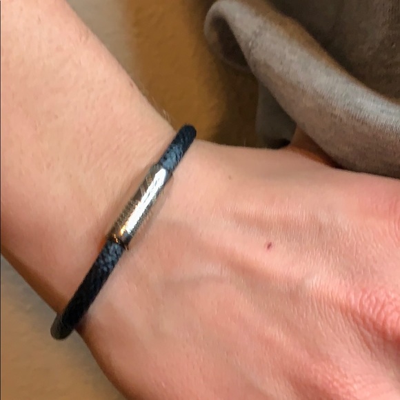 Louis Vuitton Bracelet - Picture 7 of 7